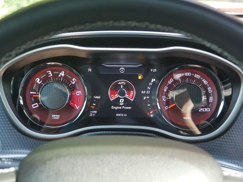 Used 2018 Dodge Challenger SRT Hellcat RWD image 7