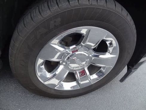 Used 2017 Chevrolet Suburban Premier image 13