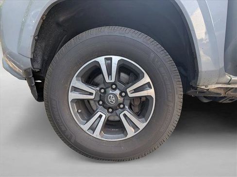 Used 2019 Toyota Tacoma TRD Sport AWD/4WD image 13