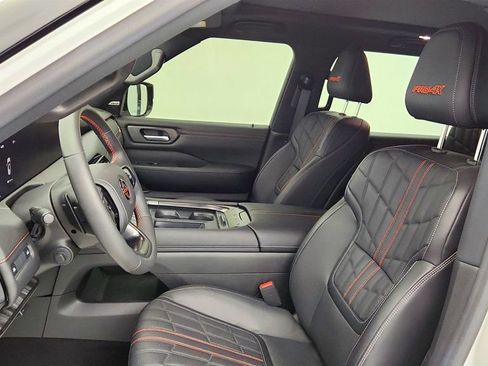 Used 2025 Nissan Armada PRO-4X w/ Pro-4X Premium Package AWD/4WD image 20