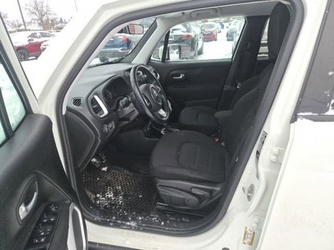 Used 2019 Jeep Renegade Latitude w/ Cold Weather Group image 12