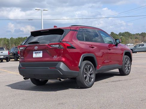 Used 2025 Toyota RAV4 XLE Premium image 5