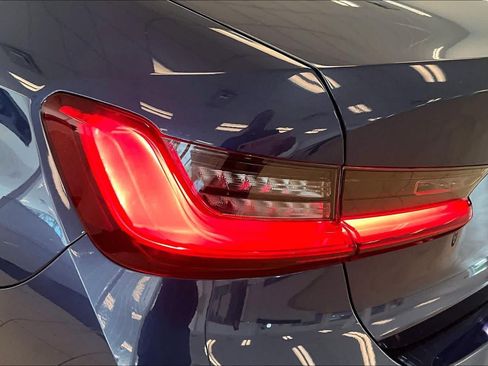 Used 2022 BMW 330i Sedan w/ Premium Package 2 RWD image 26