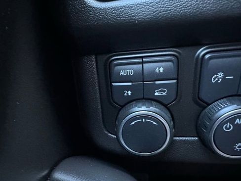 Used 2021 Chevrolet Suburban LT image 43