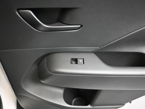 Certified 2025 Hyundai Kona SEL image 23