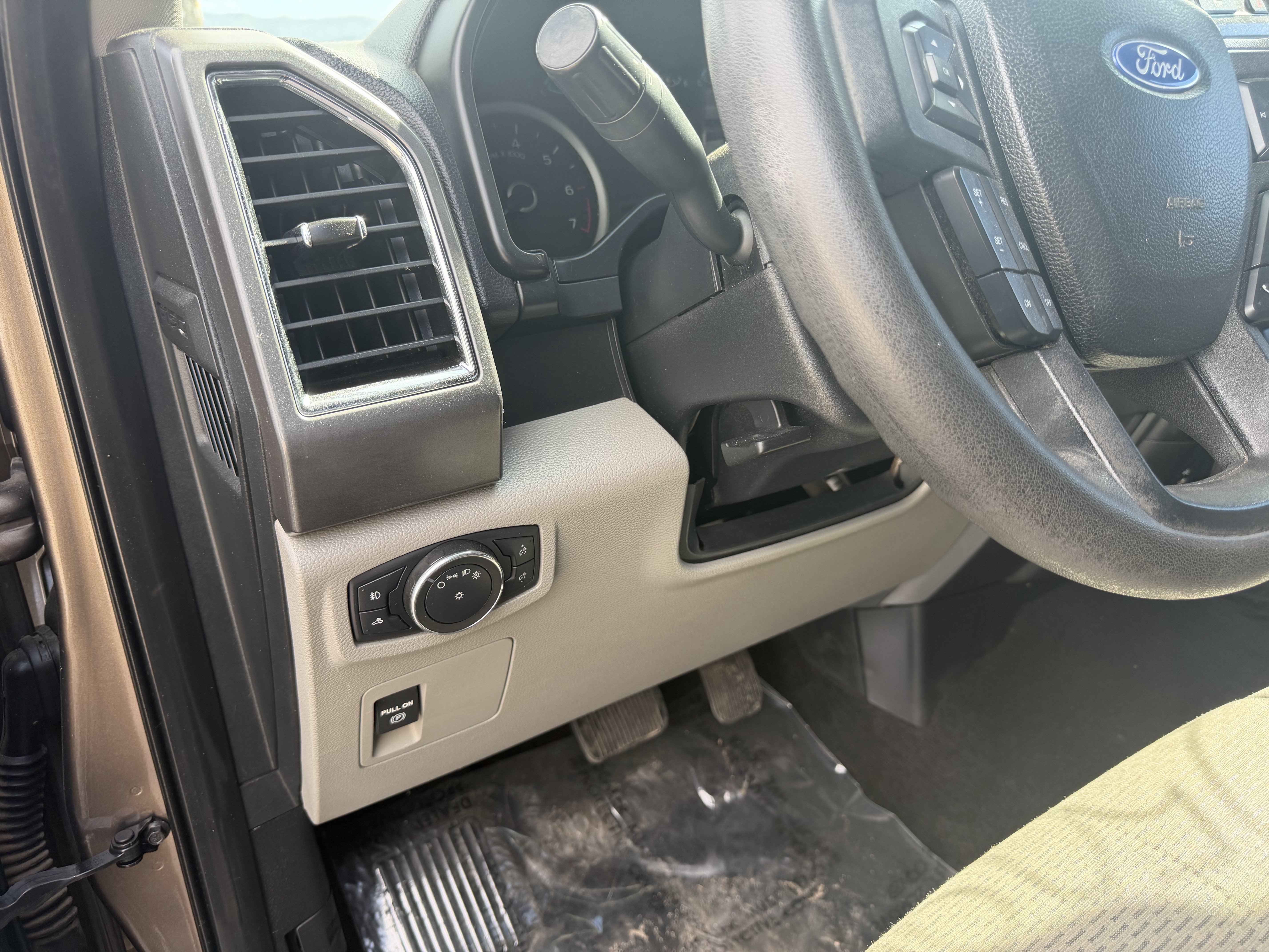Used 2015 Ford F150 XLT AWD/4WD image 16