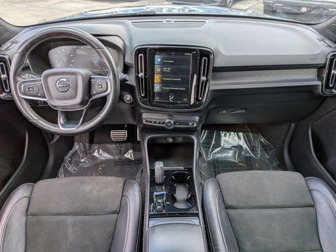 Used 2021 Volvo XC40 T4 R-Design w/ Protection Package Premier FWD image 17