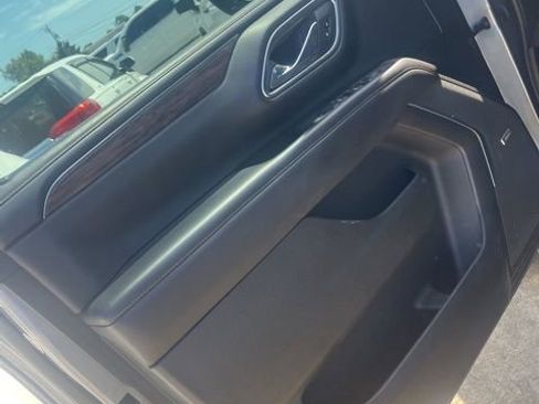 Used 2021 Chevrolet Tahoe LT w/ Luxury Package image 6