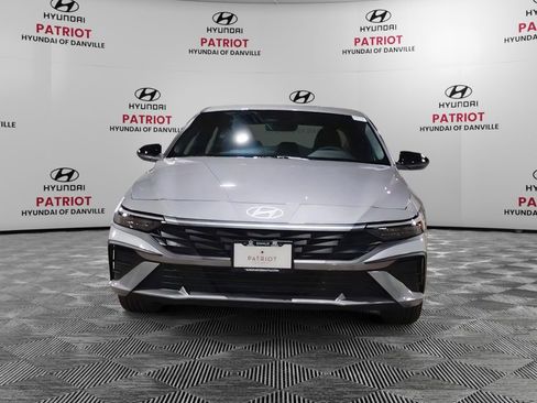 Used 2025 Hyundai Elantra Sport image 9