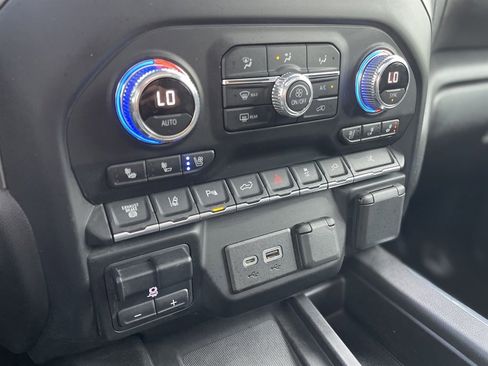 Used 2022 GMC Sierra 3500 Denali w/ Denali Ultimate Package image 33