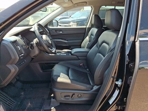 Used 2025 Nissan Pathfinder SL AWD/4WD image 12