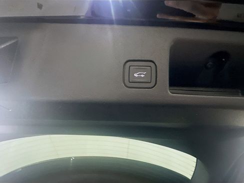 Used 2025 Chevrolet Equinox EV LT w/ Convenience Package image 29