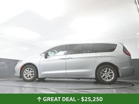 Used 2024 Chrysler Pacifica Touring-L FWD image 54