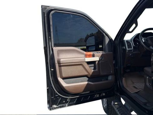 Used 2017 Ford F250 King Ranch w/ FX4 Off-Road Package image 21