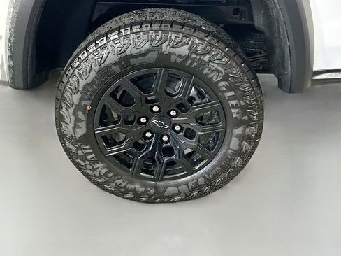 New 2025 Chevrolet Colorado Trail Boss w/ Off-Road Front Bumper Package image 32