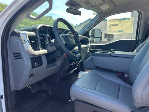 New 2025 Ford F550 4x4 Regular Cab Super Duty image 19