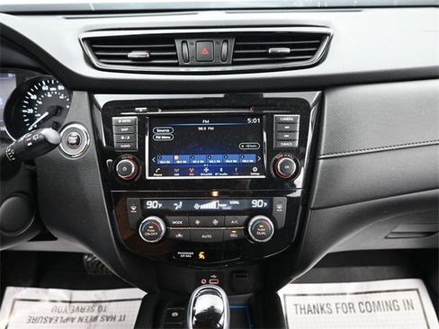 Used 2020 Nissan Rogue SV w/ Premium Package image 16