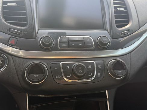 Used 2019 Chevrolet Impala LT FWD image 9