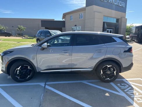 Used 2026 Kia Sportage EX image 4