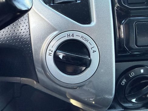 Used 2015 Toyota Tacoma 4x4 Access Cab image 33