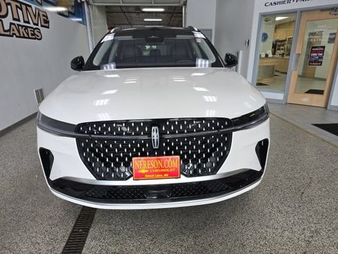 Used 2025 Lincoln Nautilus Reserve AWD/4WD image 2
