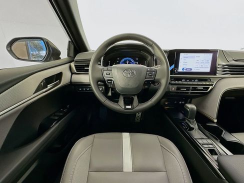 Used 2025 Toyota Camry SE w/ Convenience Package image 21