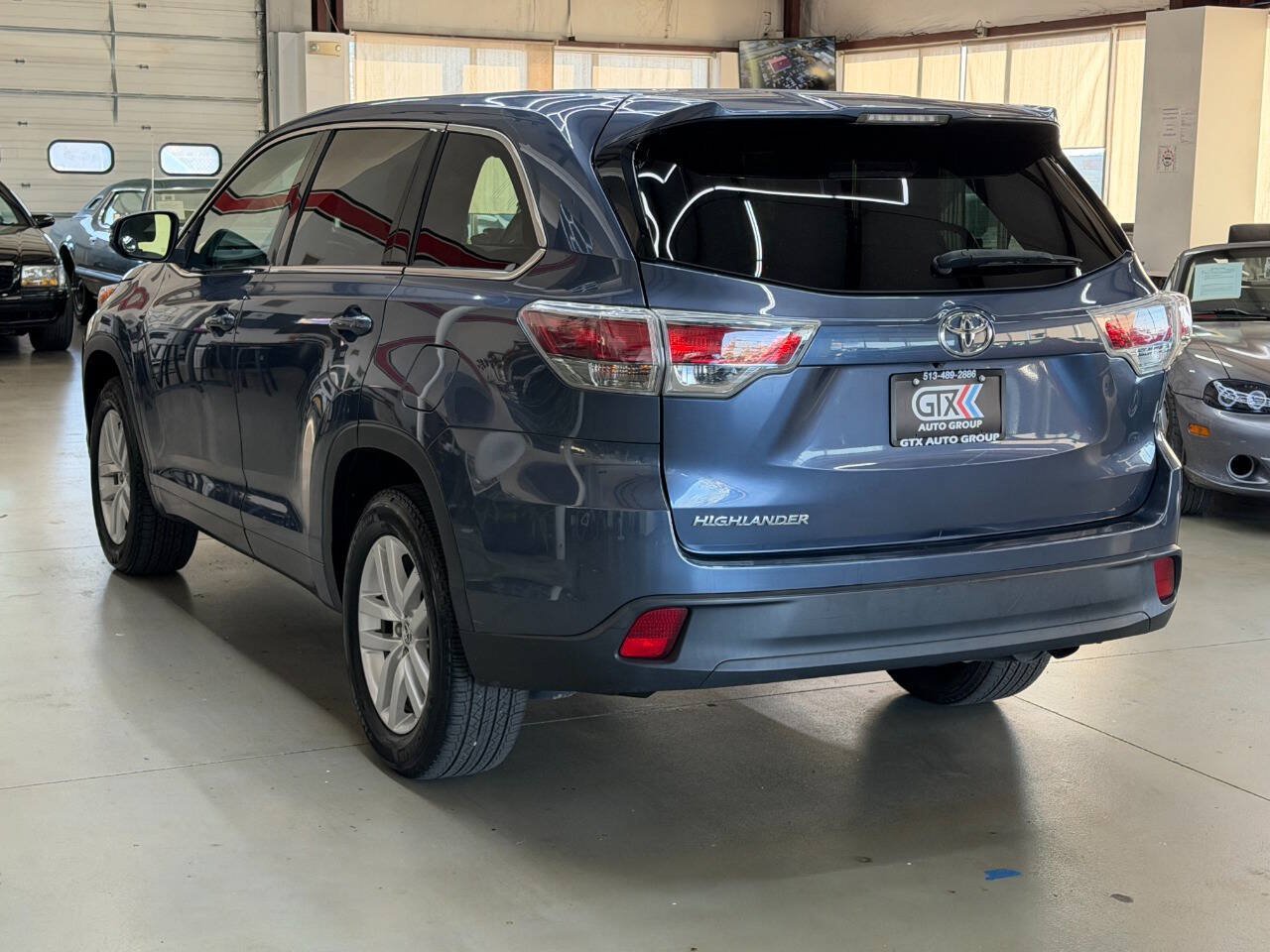 Used 2016 Toyota Highlander LE FWD image 4