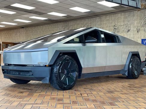 Used 2024 Tesla Cybertruck Cyberbeast AWD/4WD image 4