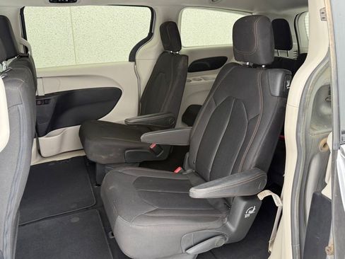 Used 2017 Chrysler Pacifica LX w/ Tire & Wheel Group image 25