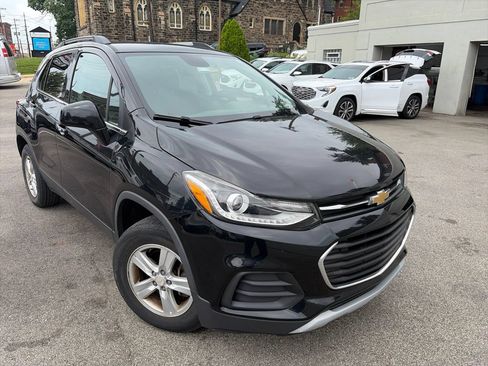 Used 2017 Chevrolet Trax LT w/ LT Convenience Package AWD/4WD image 6