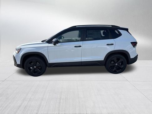 New 2026 Volkswagen Taos SE AWD/4WD image 2