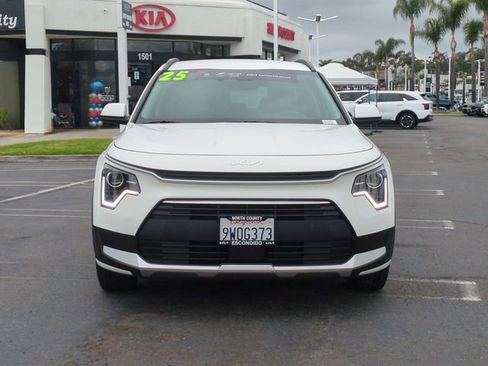 Certified 2025 Kia Niro EX FWD image 8