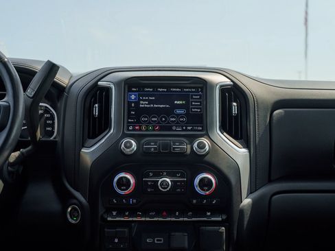 Used 2023 GMC Sierra 3500 Denali w/ Denali Ultimate Package AWD/4WD image 29