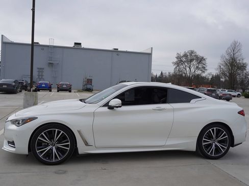 Used 2022 INFINITI Q60 3.0t Luxe w/ Essential Package RWD image 3
