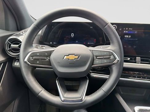 Used 2026 Chevrolet Equinox LT FWD image 25