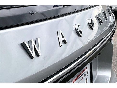 Certified 2024 Jeep Wagoneer Series II w/ Flexible Seating Group AWD/4WD image 11