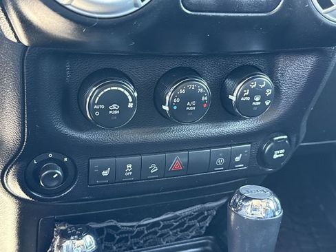 Used 2014 Jeep Wrangler Unlimited Sahara w/ Connectivity Group AWD/4WD image 20