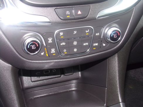 Used 2022 Chevrolet Equinox LT image 17