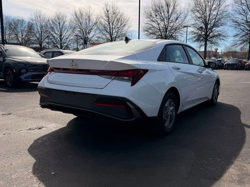 New 2026 Hyundai Elantra SE image 7