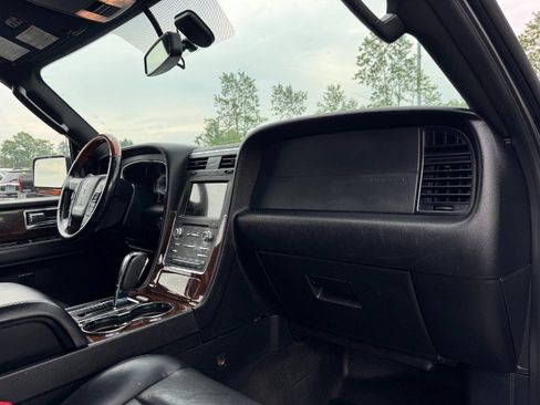 Used 2017 Lincoln Navigator L Select AWD/4WD image 21