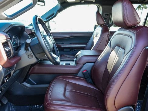 Used 2024 Ford Expedition Limited image 18