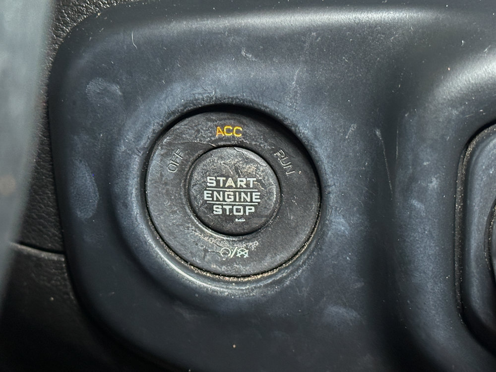 Used 2019 Jeep Wrangler Unlimited Sahara w/ Uconnect 4C Nav & Sound Group AWD/4WD image 30