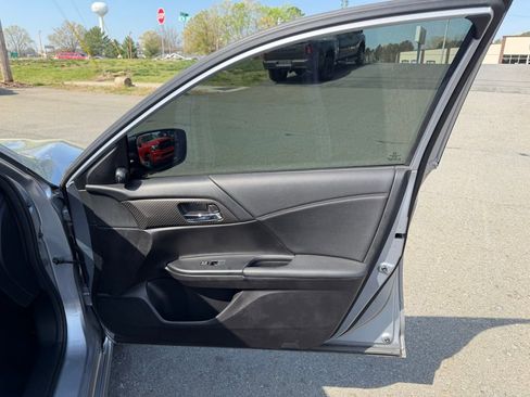 Used 2017 Honda Accord Sport image 28