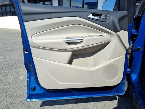 Used 2017 Ford Escape Titanium FWD image 9