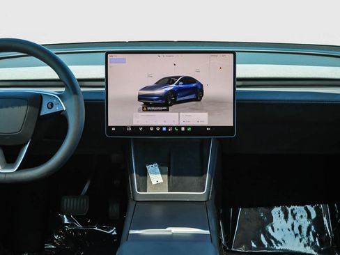 Used 2026 Tesla Model Y Long Range AWD/4WD image 13