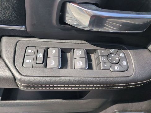 Used 2025 RAM 2500 Laramie AWD/4WD image 25