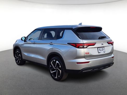 Used 2022 Mitsubishi Outlander ES image 4