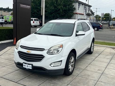 Used 2017 Chevrolet Equinox LT w/ Convenience Package FWD image 3