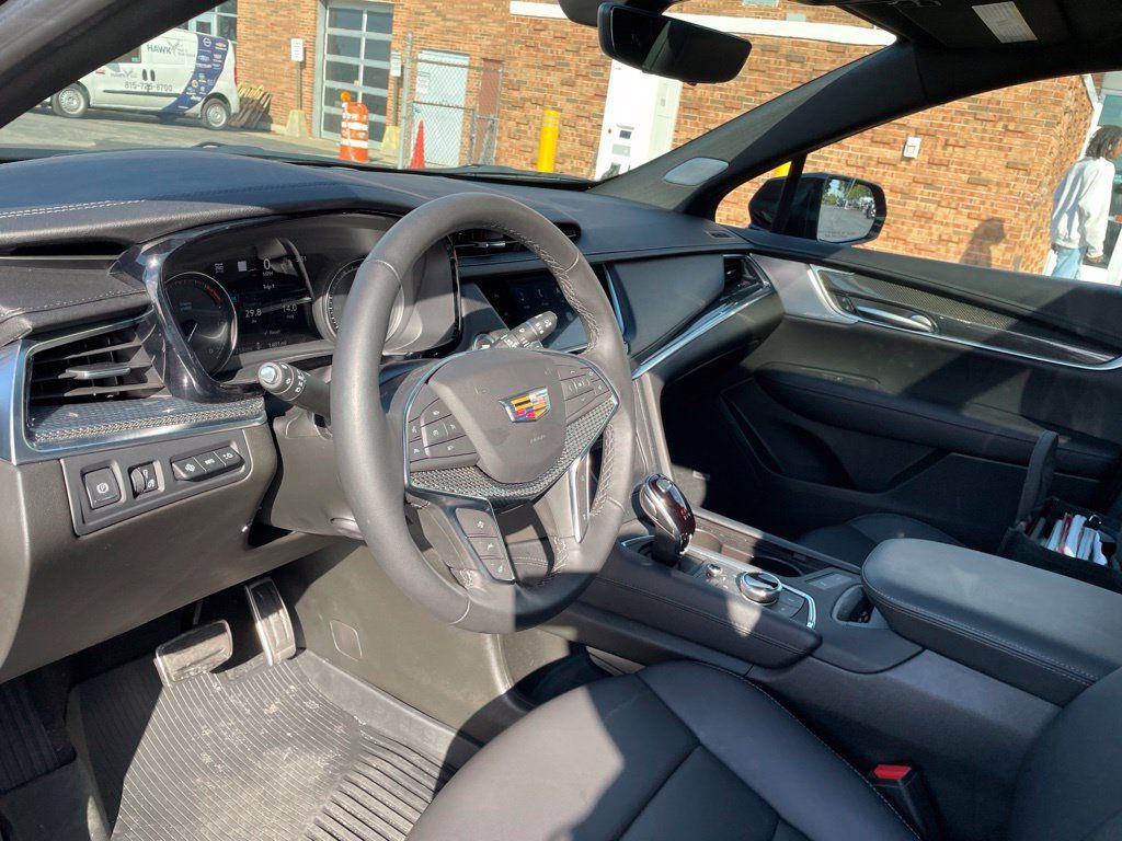 Used 2025 Cadillac XT5 Sportv w/ LPO, Bronce Accent Package AWD/4WD image 19