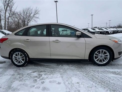 Used 2017 Ford Focus SE w/ Cold Weather Package image 9